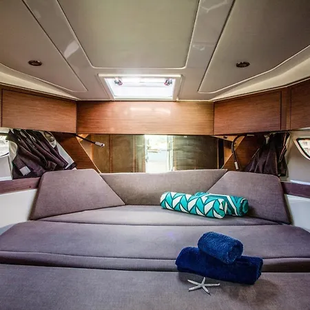 The Happy Bed&boat Botel